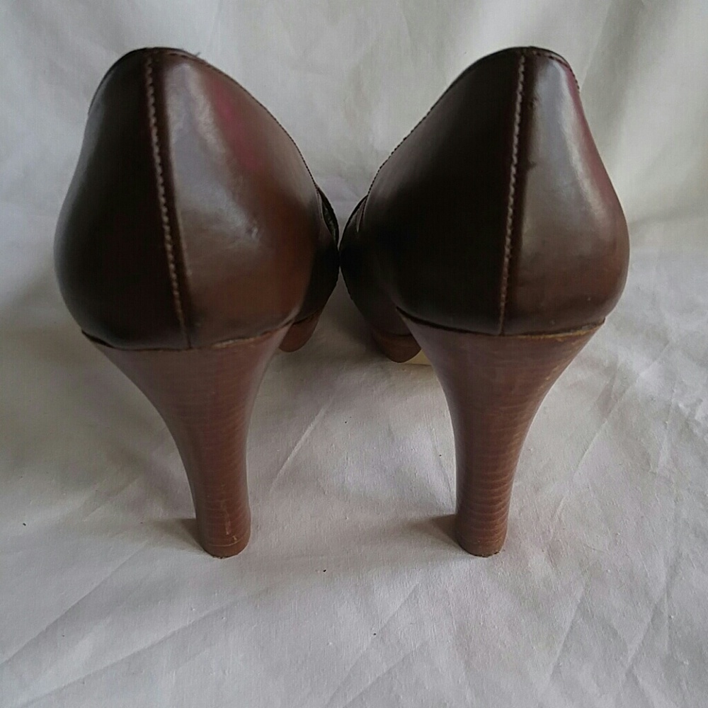 Shoes - Picture 4 of 8